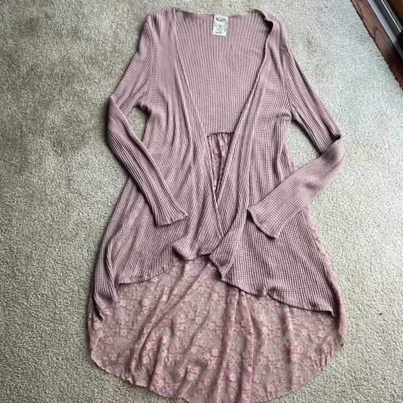 Mauve Waffle Knit and Lace Hi-Lo Cardigan - Picture 3 of 5